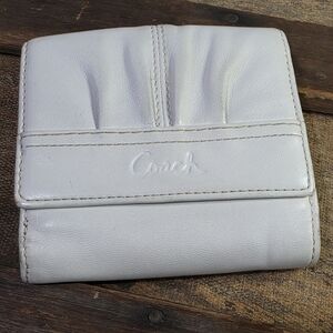 Coach Soft Pleated White Leather Bifold Wallet w/Snap Flap Closure. Chic
